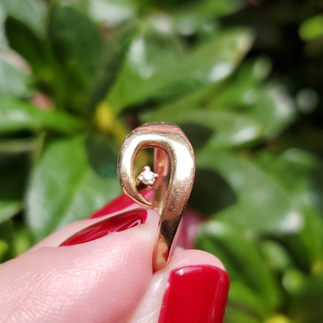 14k Gold And Single Diamond Ring 375$